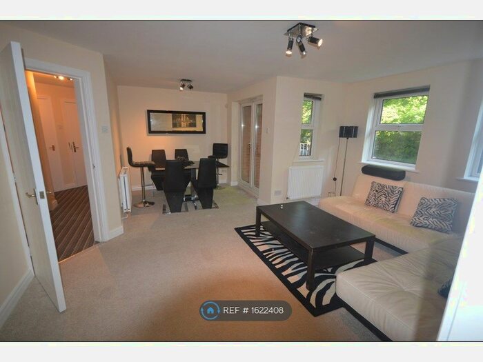 2 Bedroom Flat To Rent In Redcot, Bolton, BL1