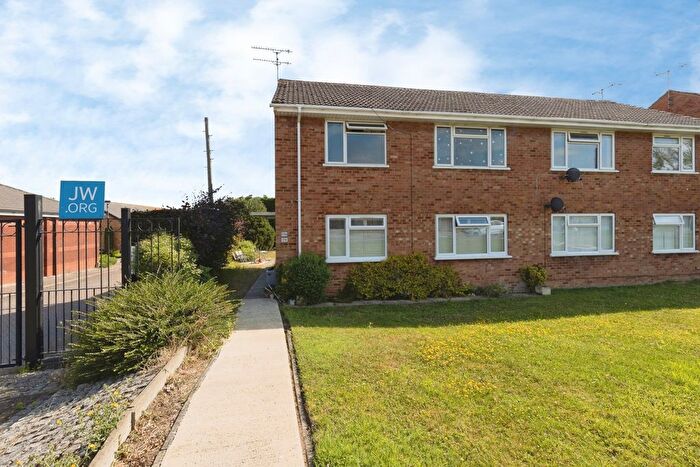 2 Bedroom Maisonette For Sale In Painswick Road, Matson, Gloucester, Gloucestershire, GL4