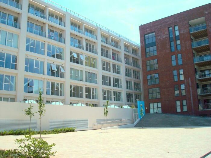 2 Bedroom Flat To Rent In Skypark Road, Bedminster, Bristol, BS3