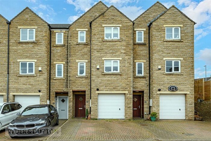 4 Bedroom Town House For Sale In Ingwood Parade, Greetland, Halifax, West Yorkshire, HX4
