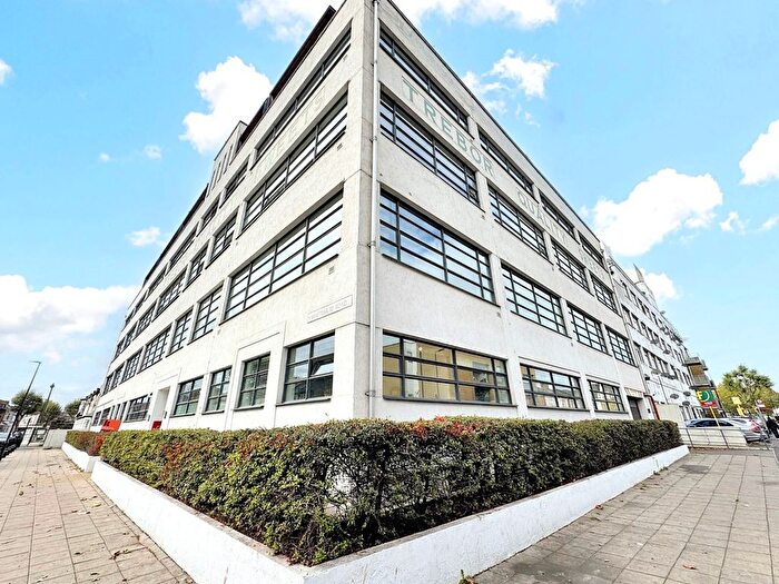 2 Bedroom Flat To Rent In Bridgepoint Lofts, Forest Gate, E7