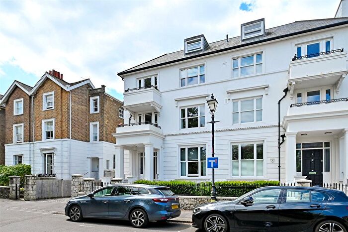 3 Bedroom Flat To Rent In Trinity Place, Windsor, Berkshire, SL4