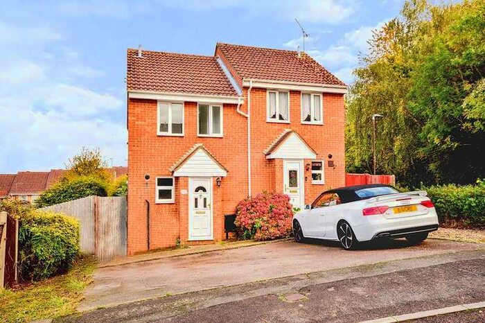 2 Bedroom House To Rent In Wedgewood Drive, Chatham, Kent, ME5