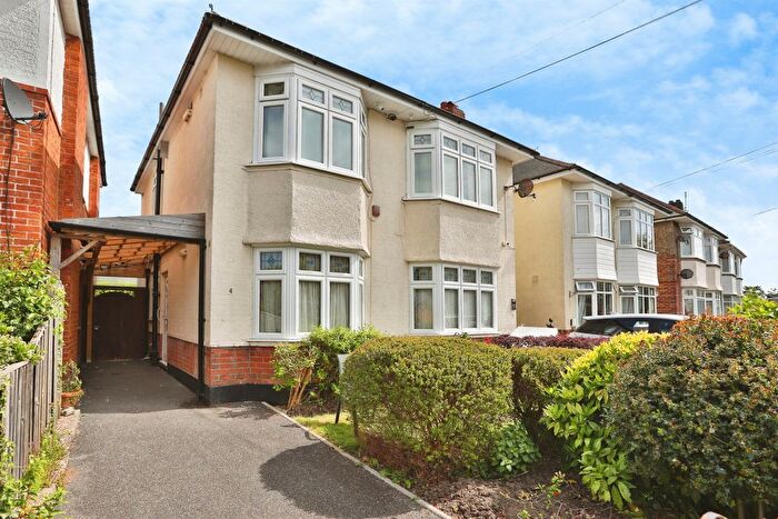 2 Bedroom Flat For Sale In Rushmere Road, Bournemouth, BH6