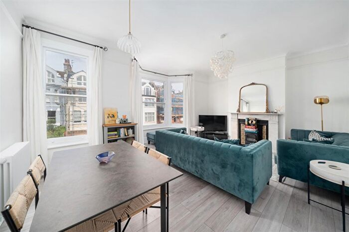 3 Bedroom Flat For Sale In Woodside, Wimbledon, SW19