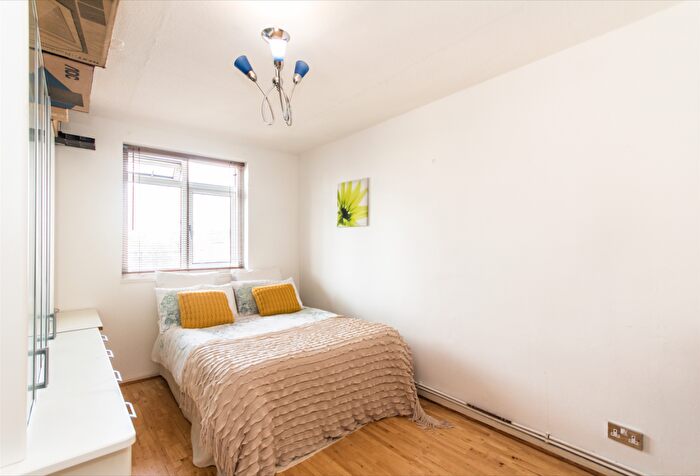 2 Bedroom Apartment To Rent In Tayside Court, Basingdon Way, London, SE5