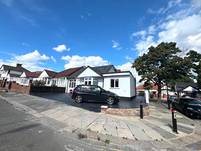 6 Bedroom Detached House To Rent In Barnham Road, Greenford, UB6