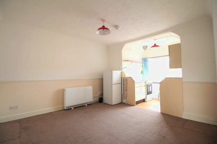 1 Bedroom Flat To Rent In Broomfield Avenue, Palmers Green, London, N13