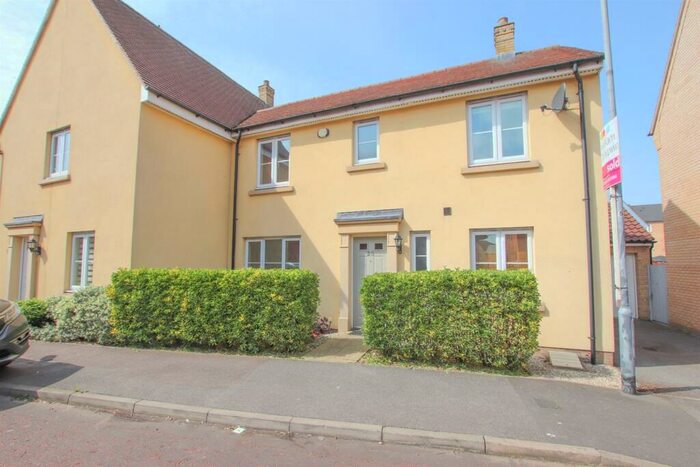 3 Bedroom Semi-Detached House To Rent In Kirk Way, Colchester, CO4