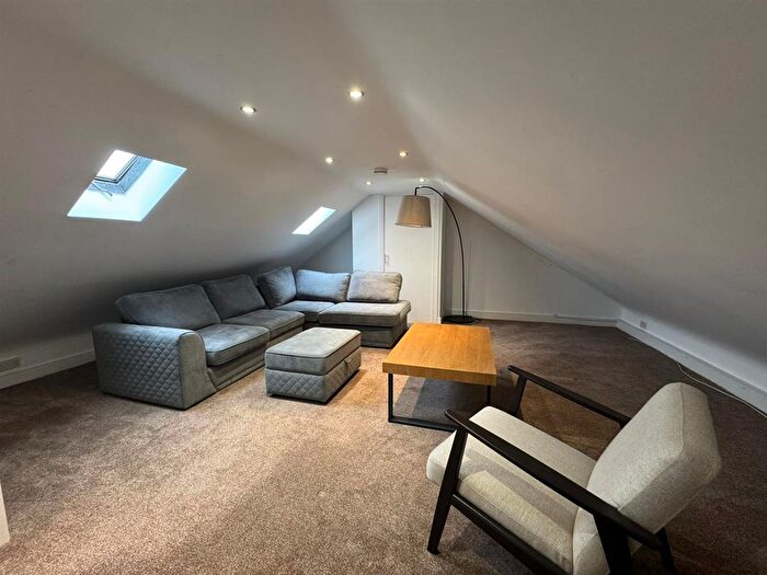 2 Bedroom Flat To Rent In - Lark Lane, Liverpool, L17