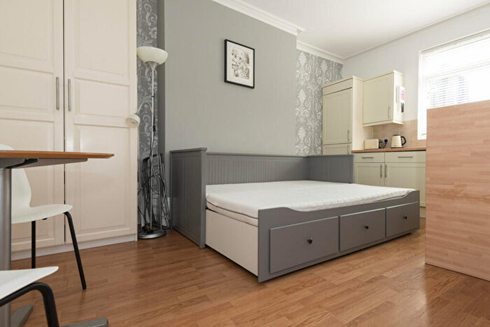 Apartment To Rent In Waverley Road, Southsea, Hampshire, PO5