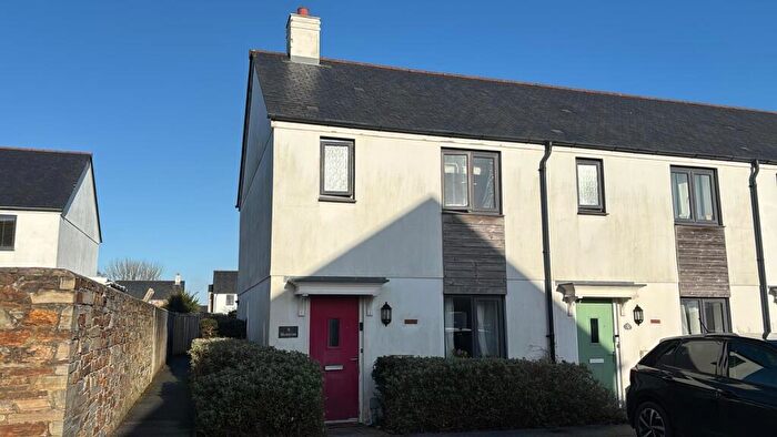 3 Bedroom House To Rent In Charlestown, PL25