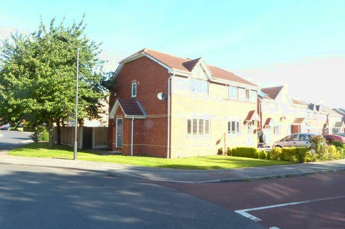 3 Bedroom Semi-Detached House To Rent In Chatsworth Drive, Rossington, DN11