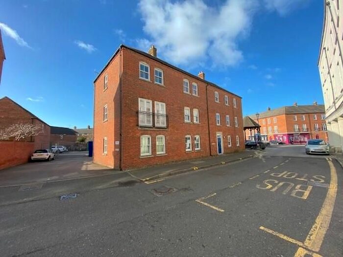 2 Bedroom Flat To Rent In Wedgewood Street, Aylesbury, HP19