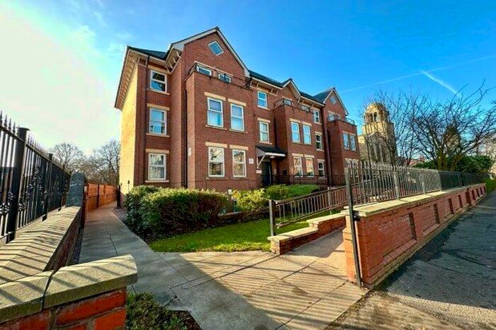 2 Bedroom Flat To Rent In Village Gate, Manchester, M14