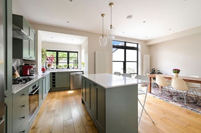 4 Bedroom Detached House To Rent In The Green, Morden, SM4