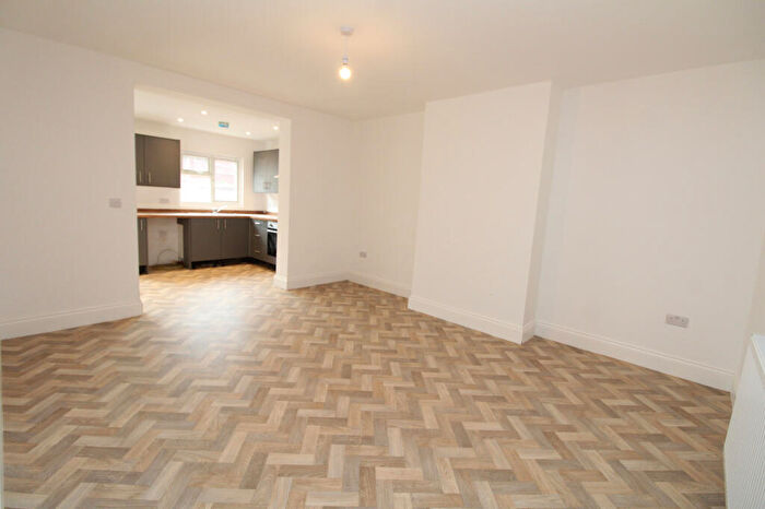 3 Bedroom Bungalow To Rent In Heron Hill, Belvedere, DA17