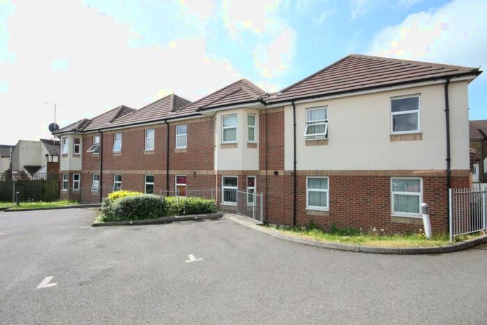 2 Bedroom Flat To Rent In Paragon Court, Sittingbourne, ME10