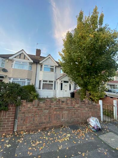 3 Bedroom Semi-Detached House To Rent In Waltham Avenue, Hayes, UB3