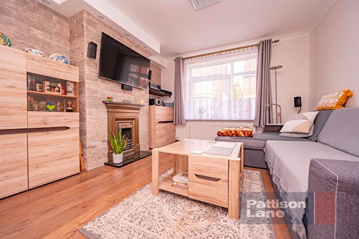 3 Bedroom House To Rent In Scarborough Street, Irthlingborough, NN9