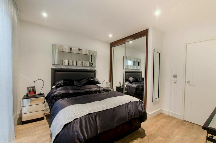 1 Bedroom Flat To Rent In Nine Elms Point, Nine Elms, London, SW8