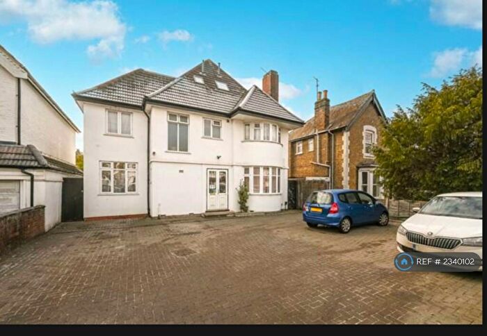 1 Bedroom Flat To Rent In Kingston Road, New Malden, KT3