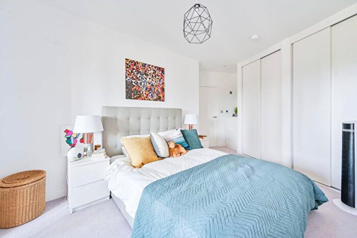 1 Bedroom Flat To Rent In Wansbeck Road, , Hackney Wick, London, E3