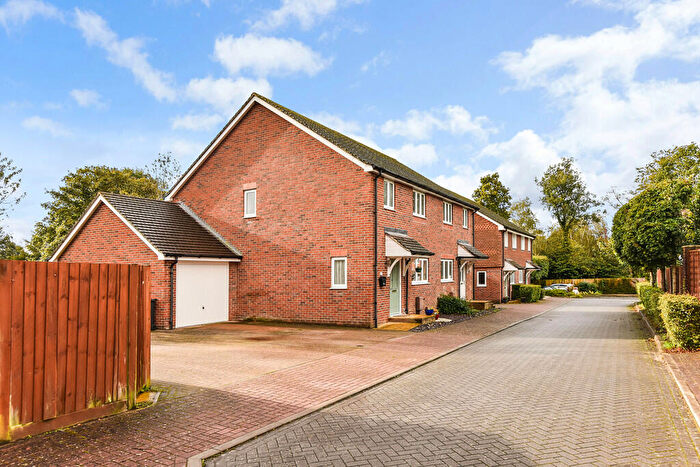 3 Bedroom Semi-Detached House For Sale In Edwards Close, Shedfield, SO32