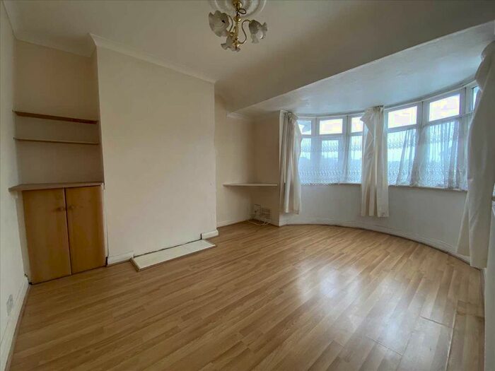 1 Bedroom Flat To Rent In Radcliffe Road, Harrow, HA3
