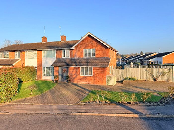 5 Bedroom Semi-Detached House For Sale In Immaculate And Extended Family Home - Aston Clinton, HP22