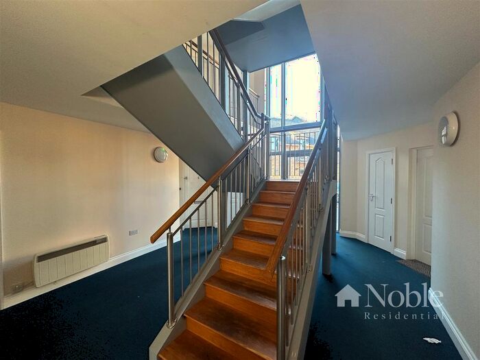 2 Bedroom Flat For Sale In Forest Court, Hemnall Street, Epping, CM16