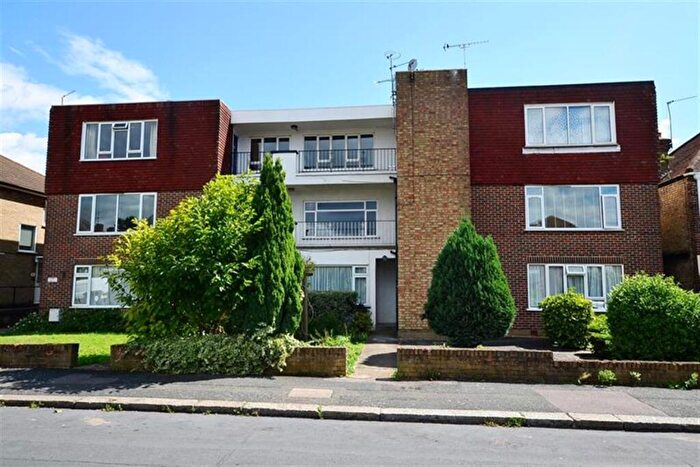 2 Bedroom Apartment To Rent In Warren Road, North Chingford, E4