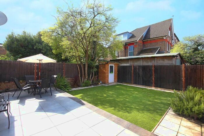 2 Bedroom Flat To Rent In Victoria Road, London, N4