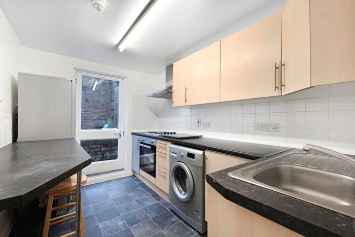 2 Bedroom Flat To Rent In Malden Road, Belsize Park, London, NW5