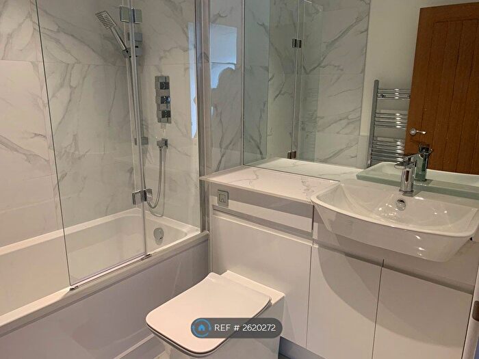 1 Bedroom Flat To Rent In Trinity Place, Woking, GU21
