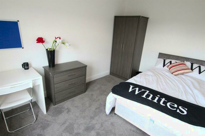 5 Bedroom House To Rent In Hood Street, Northampton, NN1