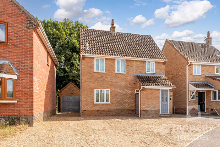 3 Bedroom Detached House For Sale In Rosa Close, Spixworth, NR10