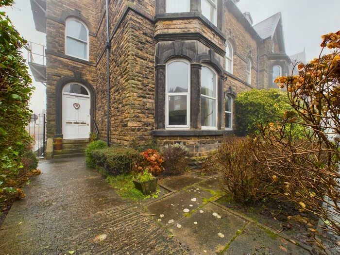 2 Bedroom Flat To Rent In East Parade, Harrogate, HG1