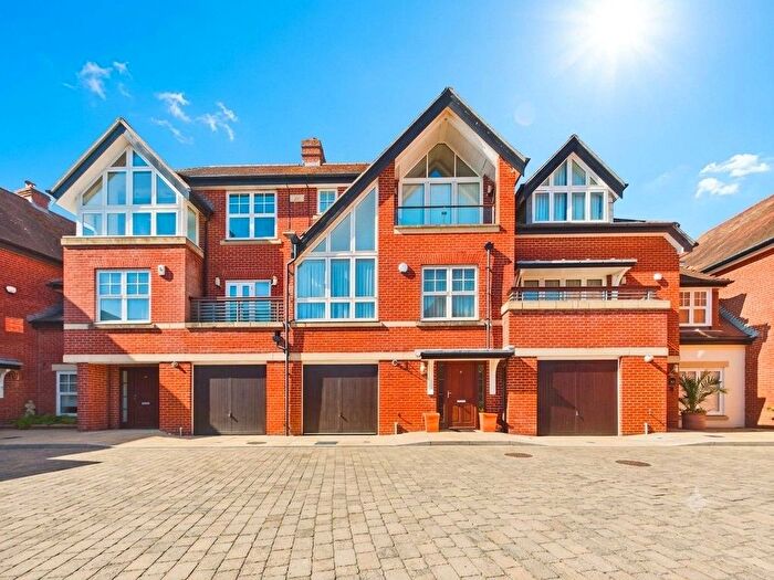 3 Bedroom Mews For Sale In High Street, Hamble, Southampton, SO31