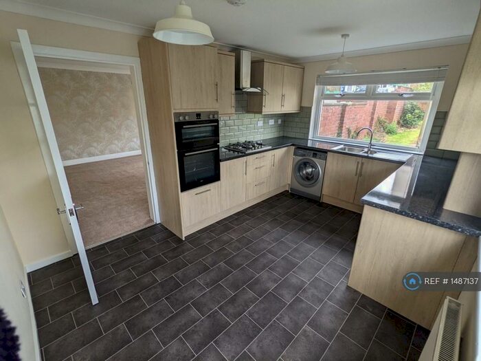 2 Bedroom Flat To Rent In Low Waters Road, Hamilton, ML3