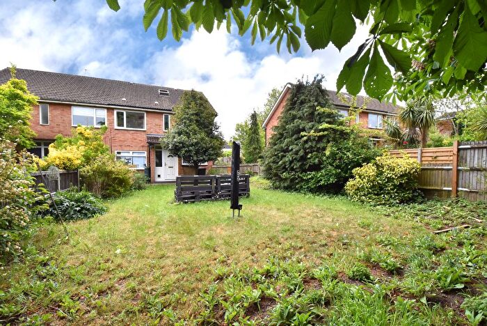 3 Bedroom Maisonette For Sale In Hope Park, Bromley, Kent, BR1