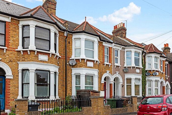 3 Bedroom Flat To Rent In Albacore Crescent, Lewisham, SE13