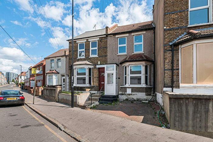 3 Bedroom Terraced House For Sale In Handcroft Road, Croydon, CR0