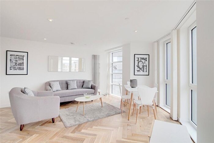 2 Bedroom Apartment To Rent In Eagle Point, City Road, London, EC1V