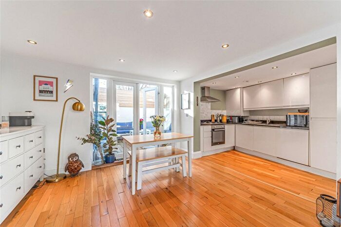 1 Bedroom Flat For Sale In Fallsbrook Road, Furzedown, SW16