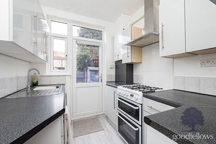 3 Bedroom Detached House To Rent In Waddon Court Road, Croydon, CR0