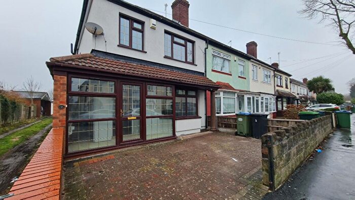 3 Bedroom End Of Terrace House For Sale In Constance Avenue, West Bromwich, West Midlands, B70
