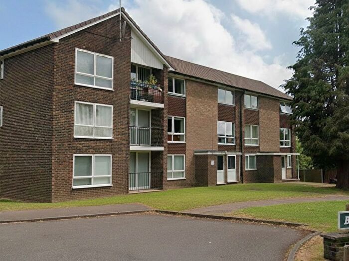 2 Bedroom Flat To Rent In Broadlands Court, Wokingham Road, Bracknell, Berkshire, RG42