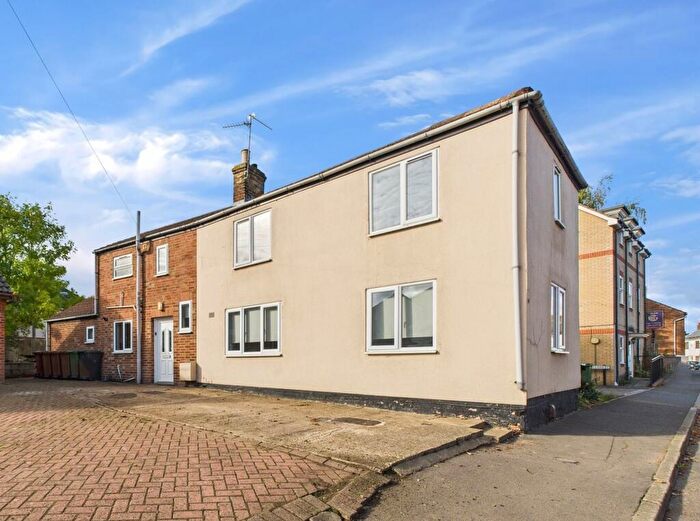 3 Bedroom Detached House For Sale In North Street, Stanground, PE2