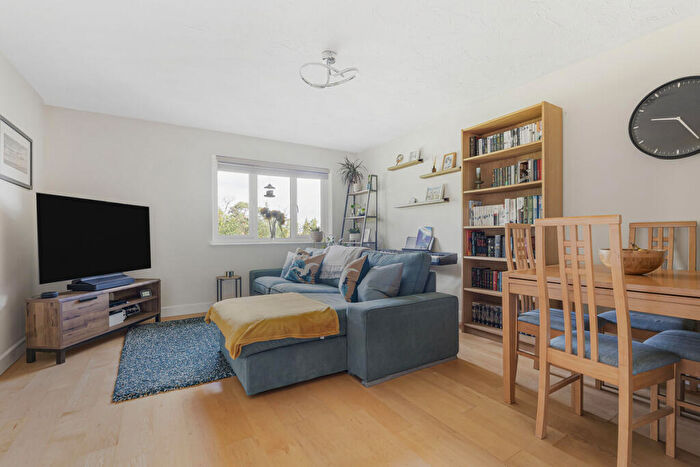 2 Bedroom Apartment For Sale In Merton Close, Didcot, OX11